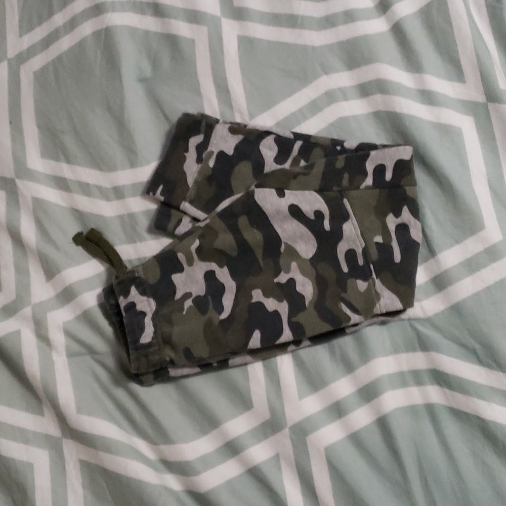 Boys Lee camo joggers size S 7/8